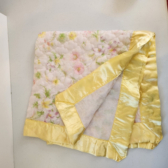 Vintage Baby Blanket Yellow Pink White Floral Nylon Satin Trim Square 36"x36" - Picture 2 of 4